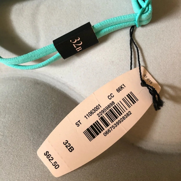 Victoria’s Secret Lace Push Up Bra - Picture 5 of 5